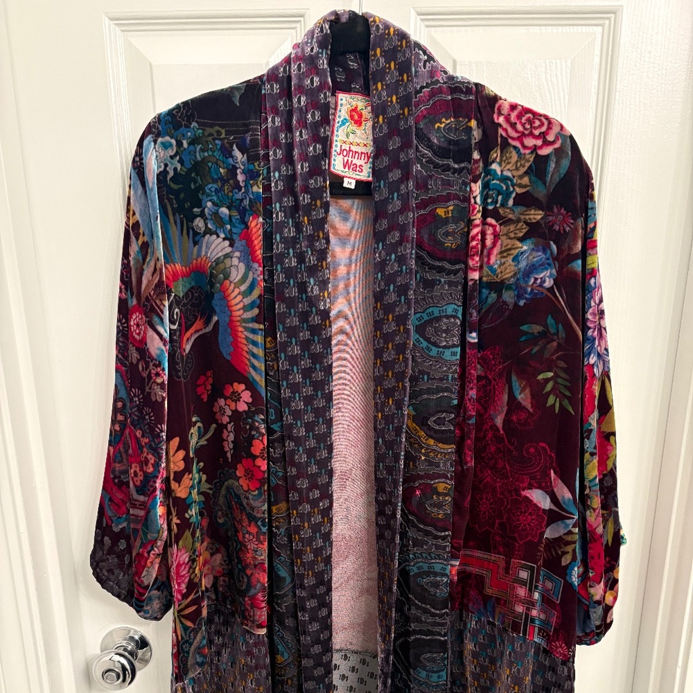 Johnny Was Kimono Jacket. Size M. Gorgeous 18% silk 82% Rayon.